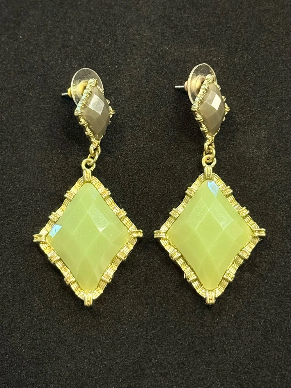 Green & Grey Diamond-shaped Dangle Drop Earring With Intricate Gold Framing